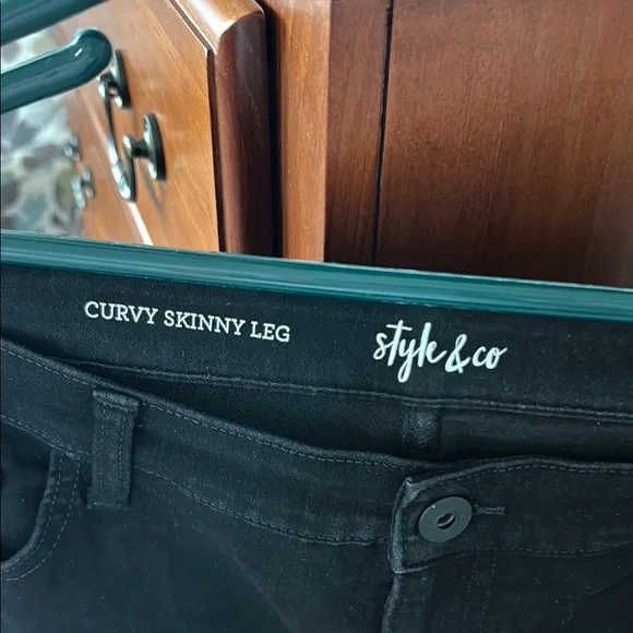Women's curvy skinny Black Jeans - Picture 2 of 3